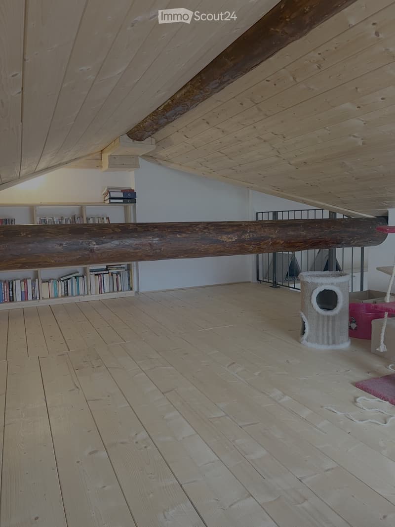 Wohnung mit 2.5 Zimmern und Dachgeschoss (5)