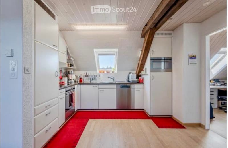 Charmante 3.5-Zimmer-Dachwohnung in Samstagern (2)