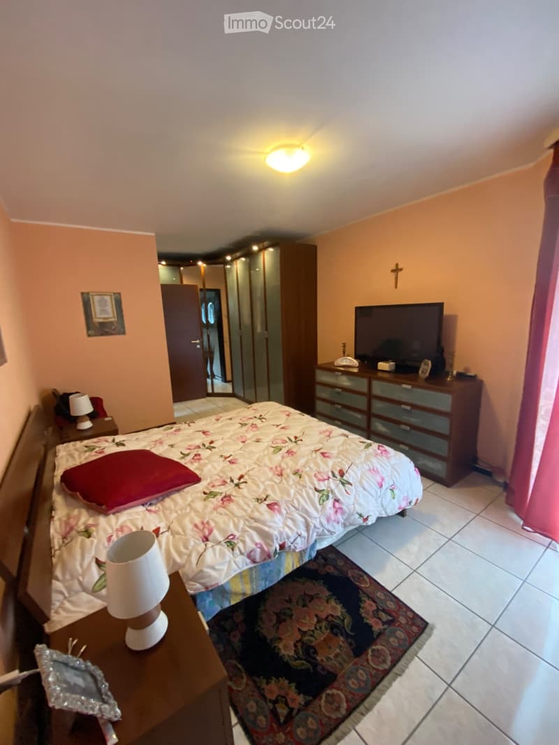 Vendesi villetta di 6.5 locali con giardino 3/4 posteggi (3)