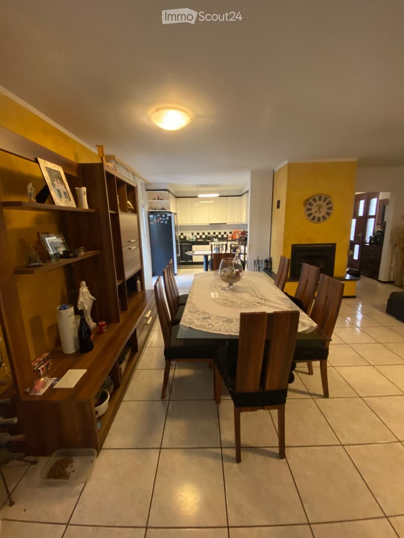 Vendesi villetta di 6.5 locali con giardino 3/4 posteggi (2)