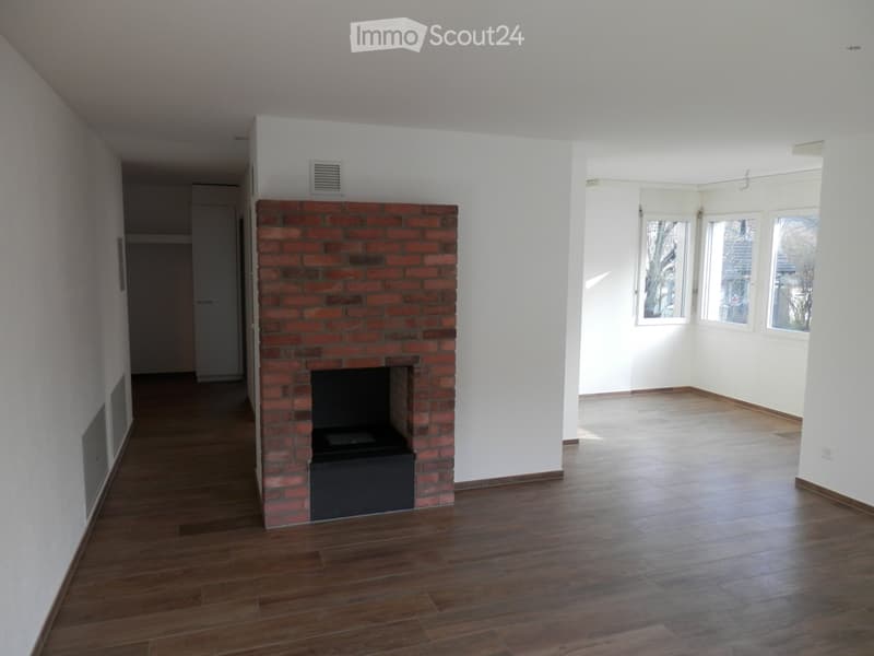 Appartement de 4,5 pièces fraîchement rénové avec balcon, cheminée et garage (2)