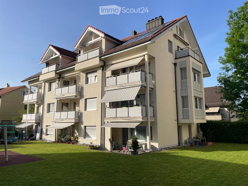 Appartement de 4,5 pièces fraîchement rénové avec balcon, cheminée et garage (1)