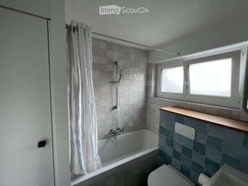5.5-room apartment near Biel: balcony, pool & playground (5)