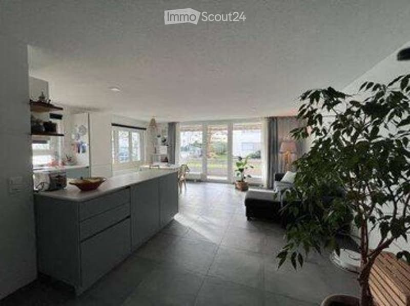 5.5-room apartment near Biel: balcony, pool & playground (2)