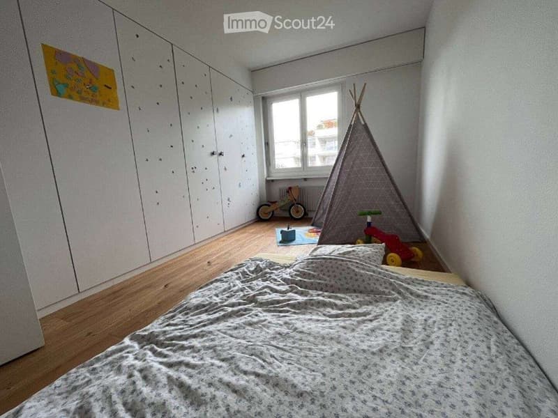 5.5-room apartment near Biel: balcony, pool & playground (3)
