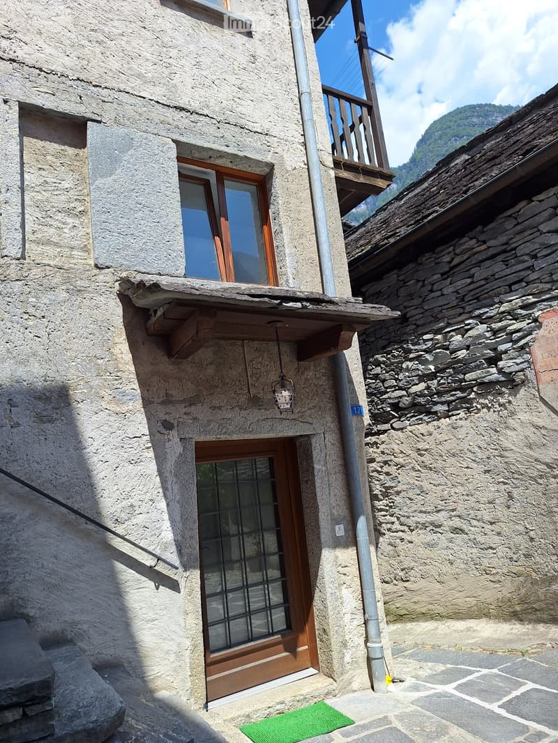 Tipica casa ticinese antica (13)