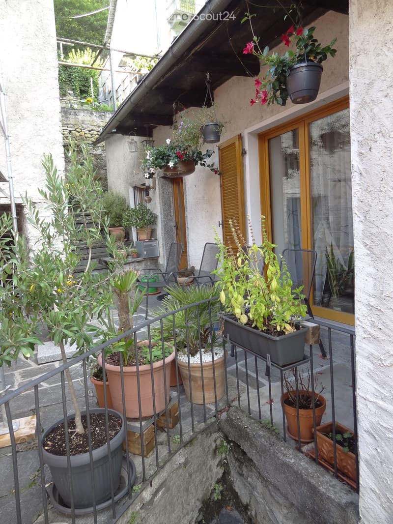 Tipica casa ticinese antica (1)