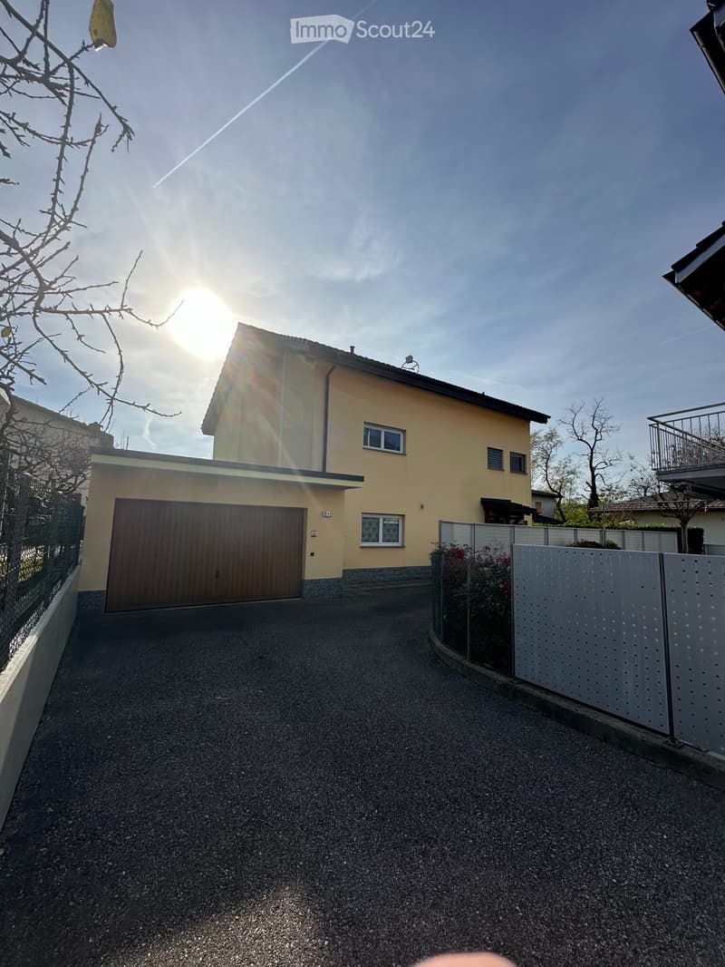 Casa unifamiliare con giardino (1)