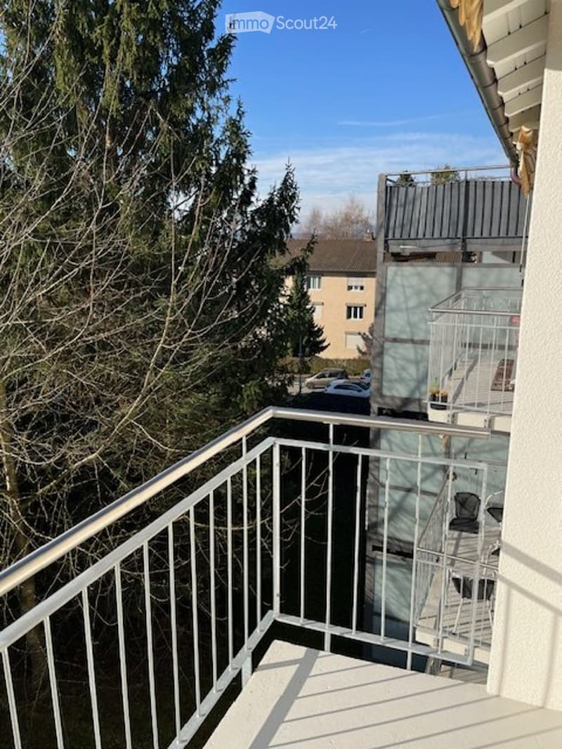 In Kloten 2.5 Zimmer Wohnung sonnig Nähe öffentlich Verkehr. (5)