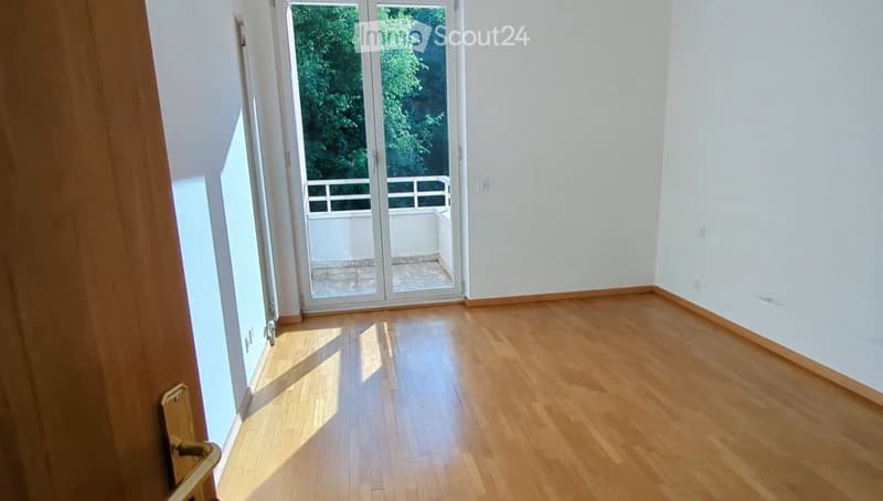 Prächtige und geräumige 4.5-Zimmer-Wohnung in Besso (110 m²) (6)