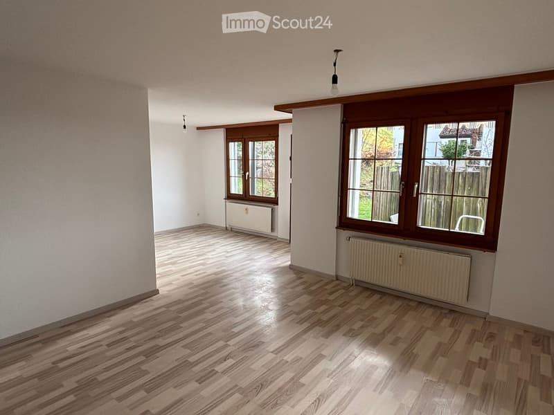 Frisch renovierte Parterre-Wohnung mit Gartensitzplatz (2)
