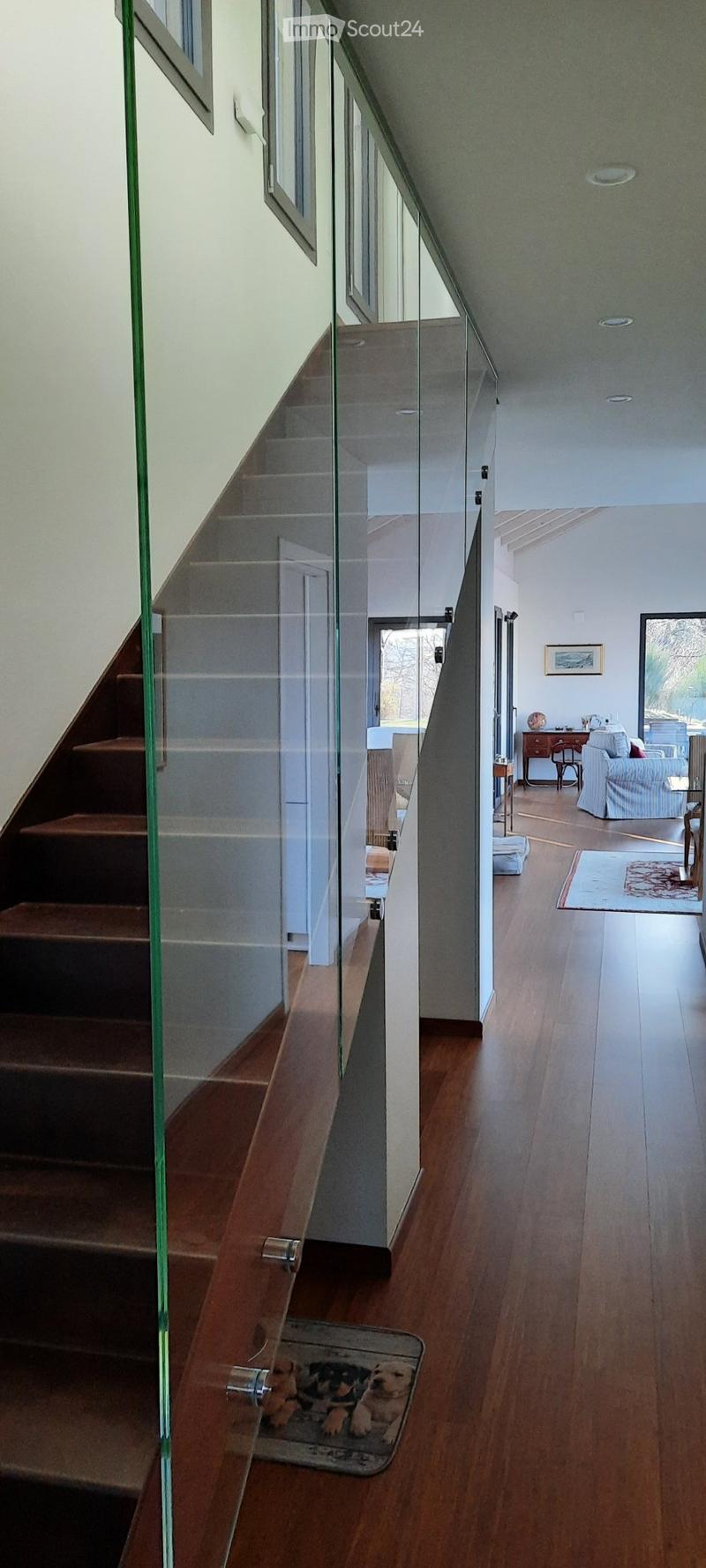 Maison moderne entourée de verdure, à deux pas de la ville. (5)