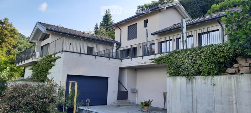 Maison moderne entourée de verdure, à deux pas de la ville. (1)
