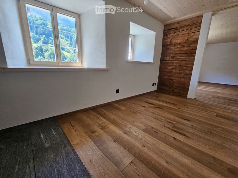 Neue 2.5-Zimmerwohnung in Cumpadials zu vermieten (2)