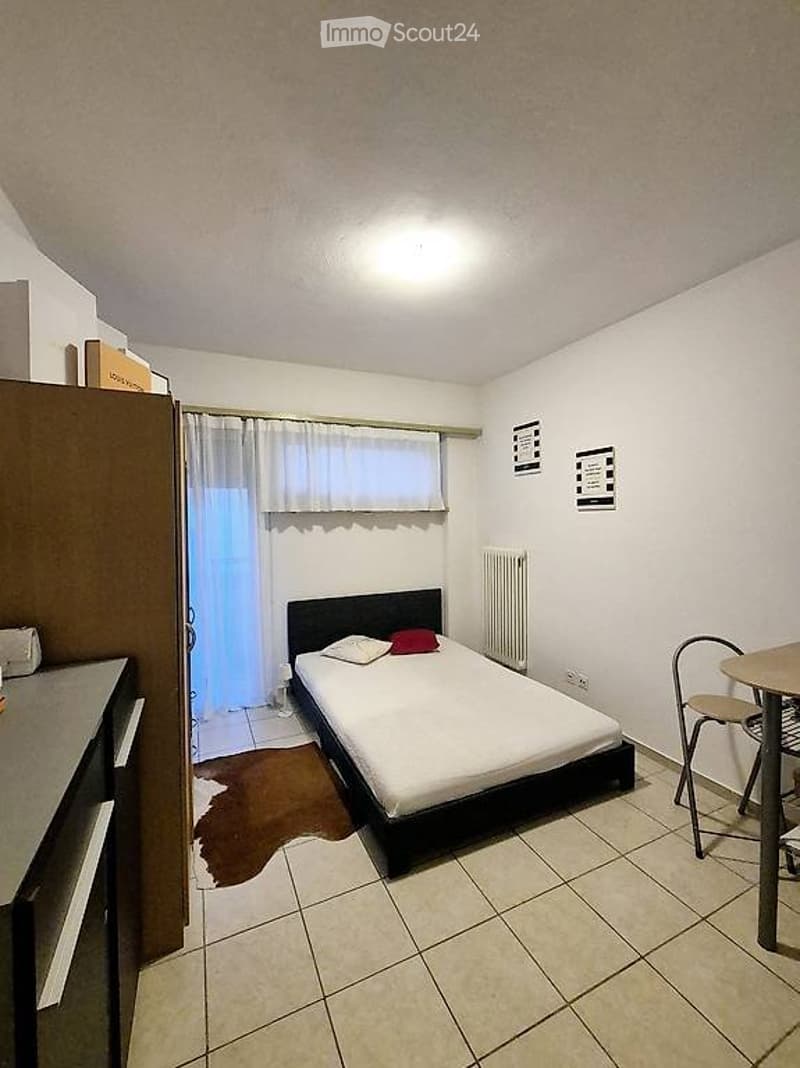 Lugano, studio meublé, avec balcon (2)