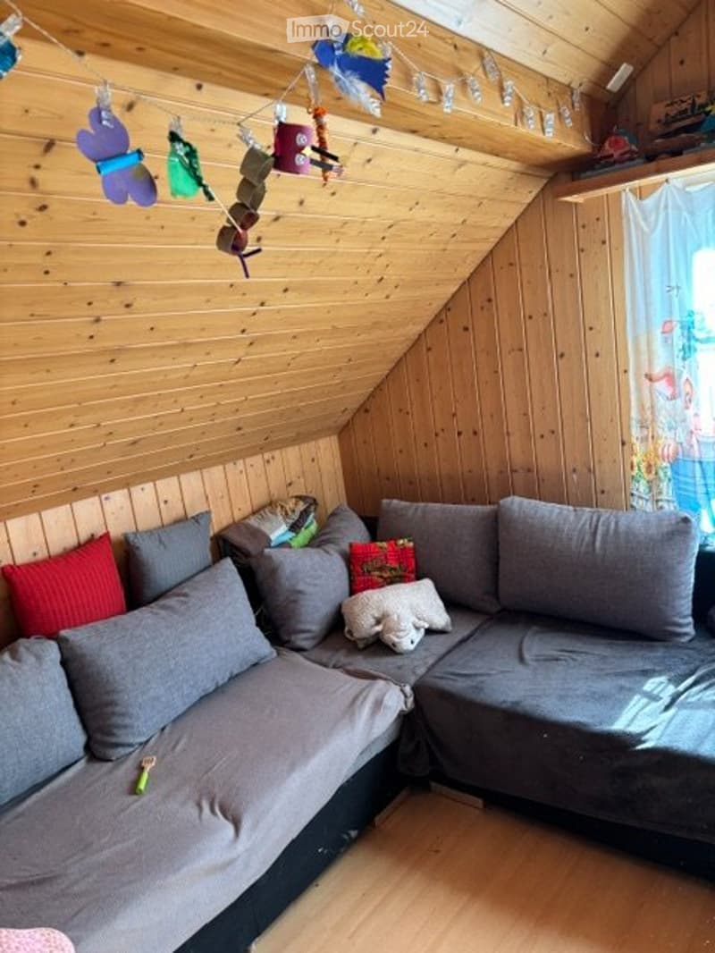 zu vermieten charmante, spezielle 3 Zimmer-Wohnung (2)