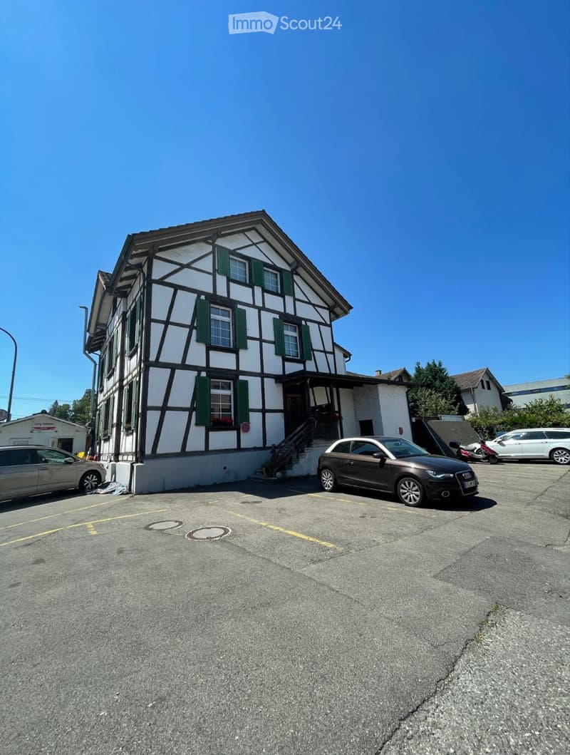 Affascinante appartamento di 2,5 locali nel seminterrato in posizione ottimale a Kreuzlingen (1)