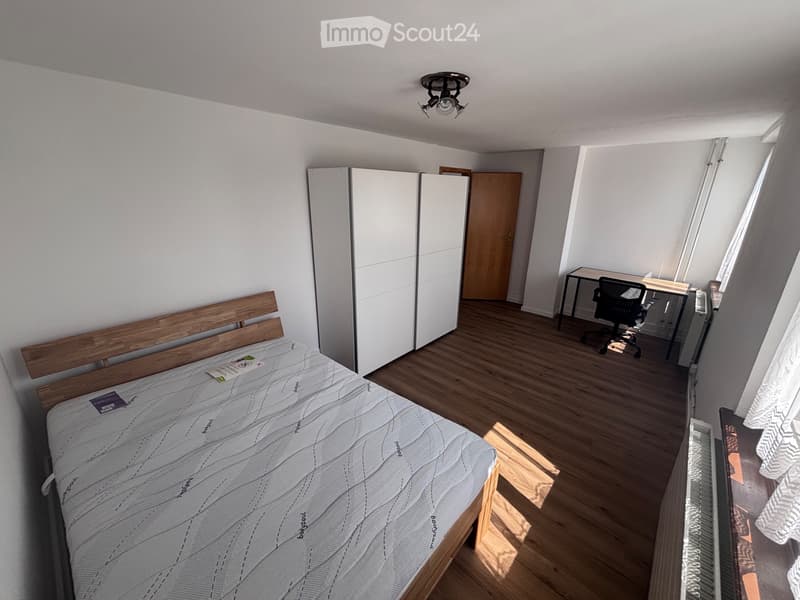 Möbliertes 16m²-Zimmer direkt am Bahnhof Bassersdorf (1)