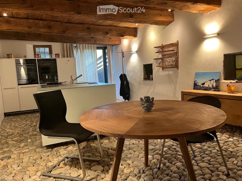 Einzigartige Loft-Wohnung mit historischem Charme in Splügen (1)