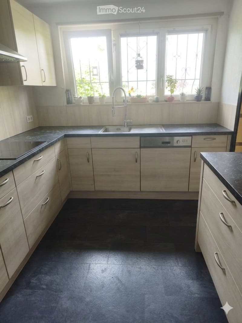 Detached 4, 5 bedroom bungalow + 679m2 plot (4)