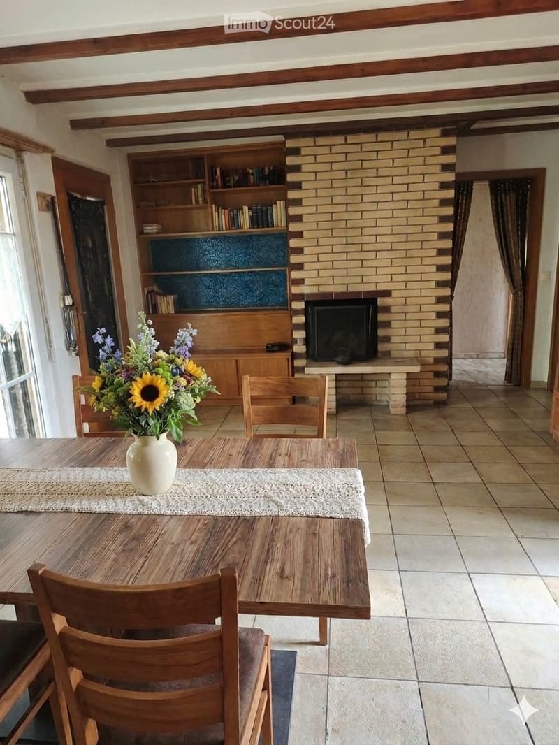 Detached 4, 5 bedroom bungalow + 679m2 plot (2)