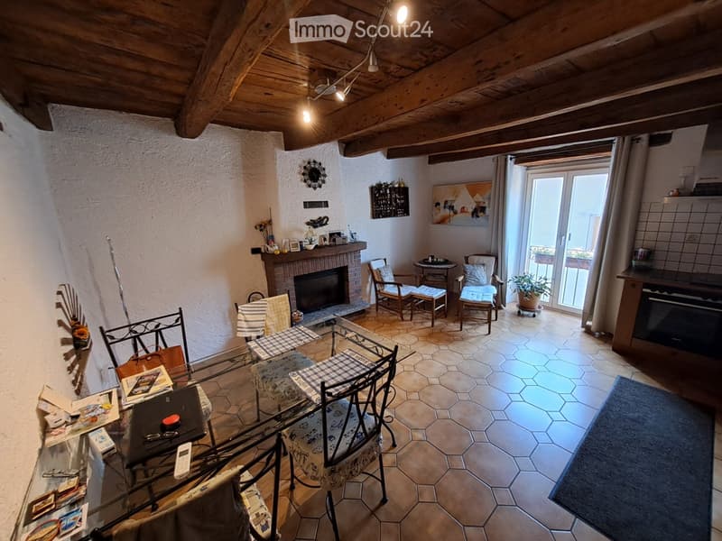 House with 4.5 rooms, exposed beams and fireplace in Miglieglia (2)