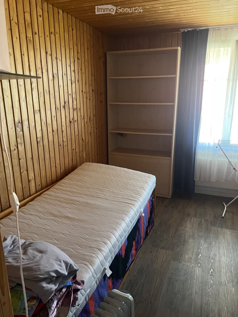 Möbliertes Zimmer (2)
