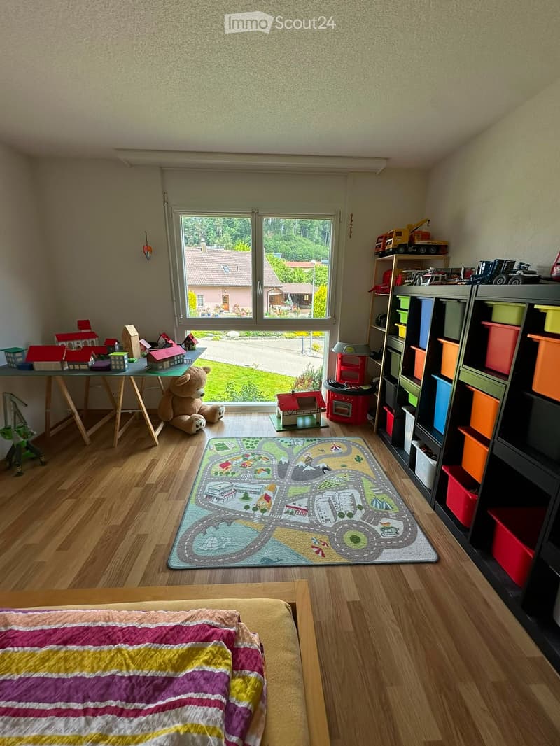 Helle 4.5-Zimmer Parterre Wohnung (3)