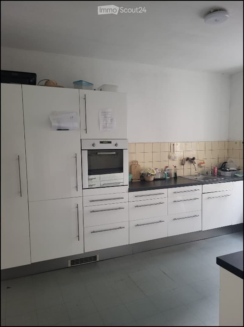 Une chambre en colocation est disponible immédiatement dans le centre d'Uster. (1)