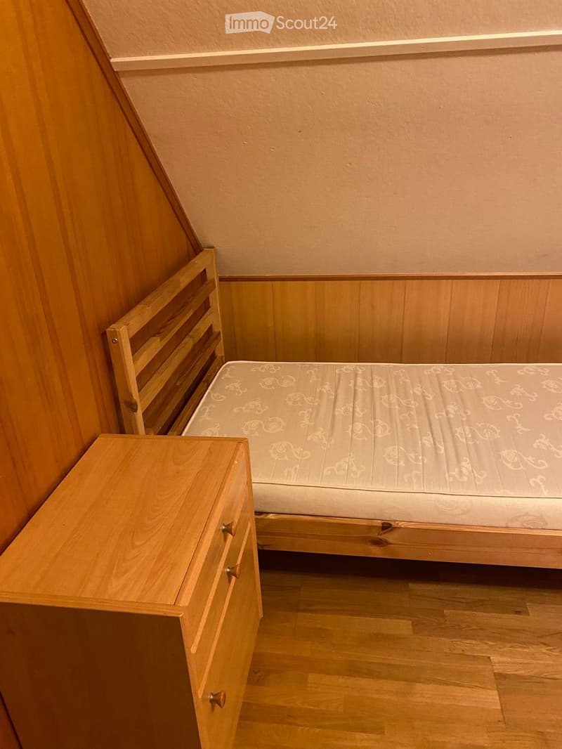 small rustic shared flat room with balcony (3)