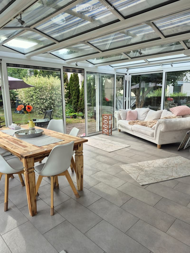 Schönes ruhiges Haus mit grossen Garten (2)