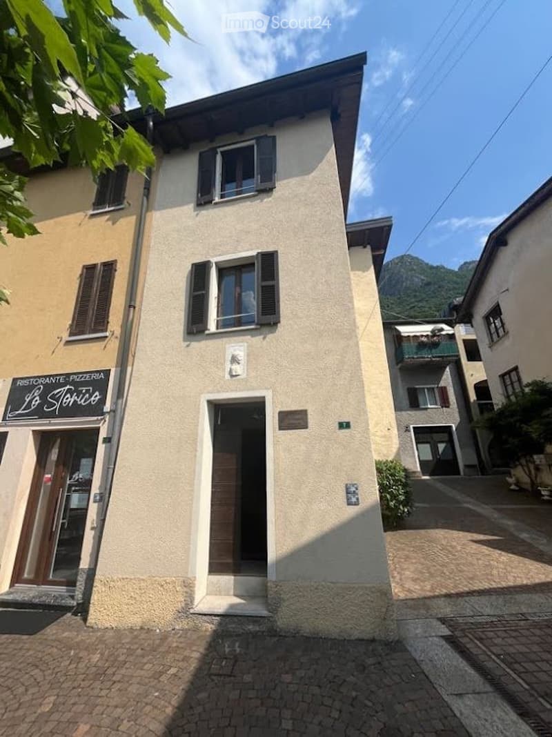 We rent a house in the core of Pazzallo Ticino (1)