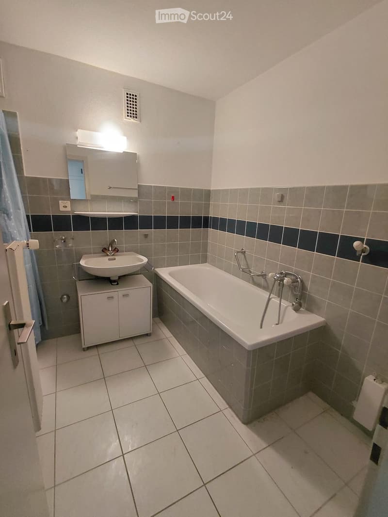 Frisch renovierte 3.5-Zimmerwohnung mit Balkon in Naters (3)