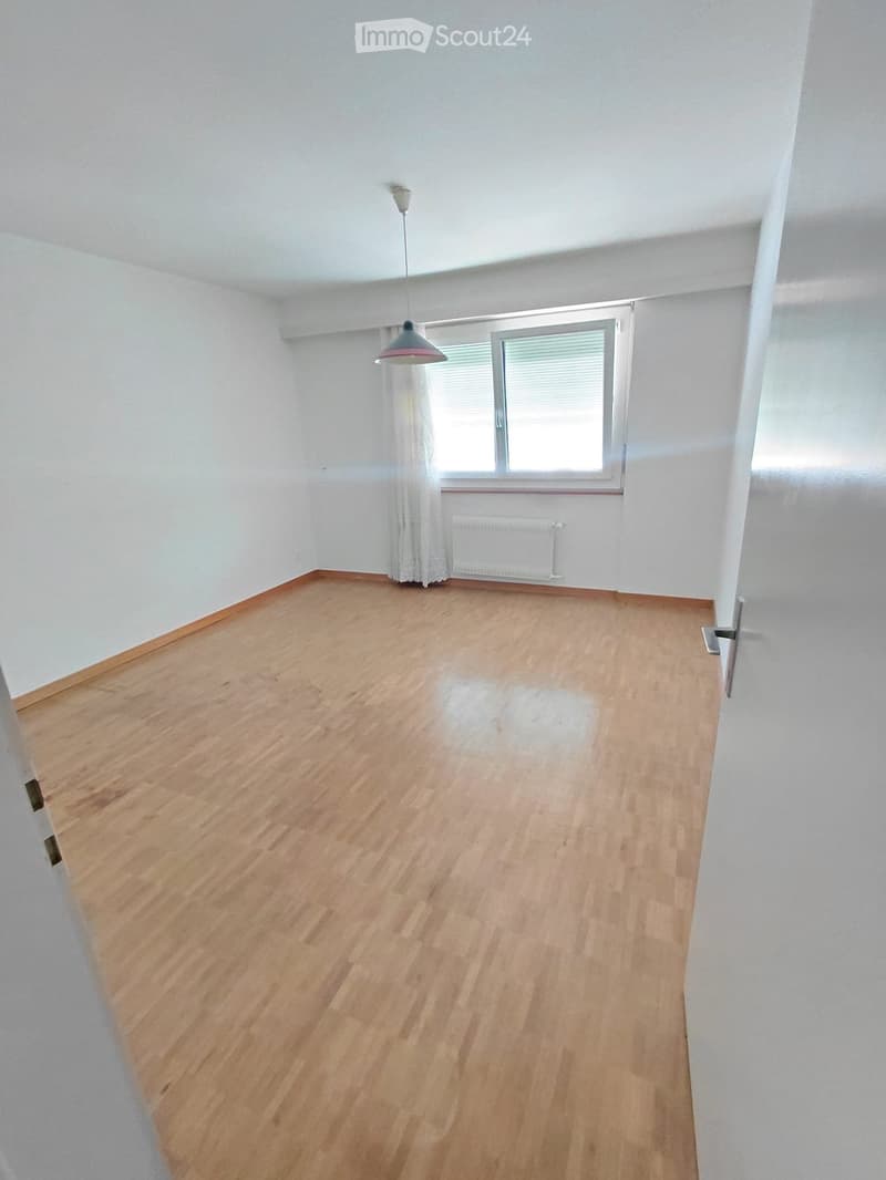 Frisch renovierte 3.5-Zimmerwohnung mit Balkon in Naters (4)