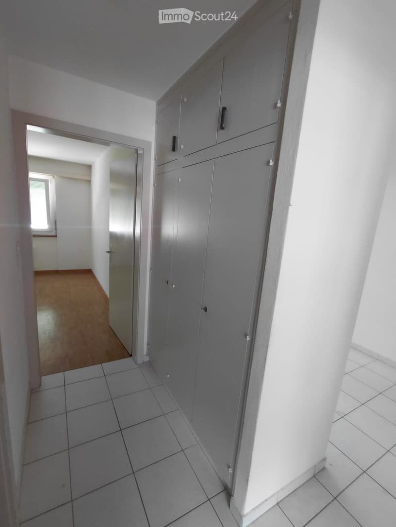 Frisch renovierte 3.5-Zimmerwohnung mit Balkon in Naters (2)