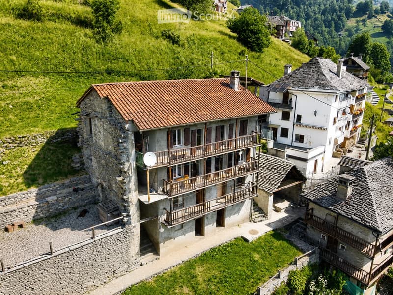 Ticino house with two renovated apartments (1)