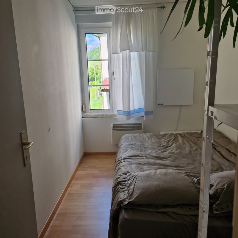WOHNUNG 4 1/2 ZI. 580.- (4)