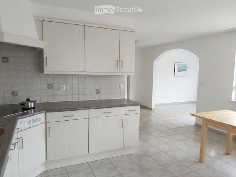 Grosszügige 4.5 Zi.-Wohnung zu vermieten (2)
