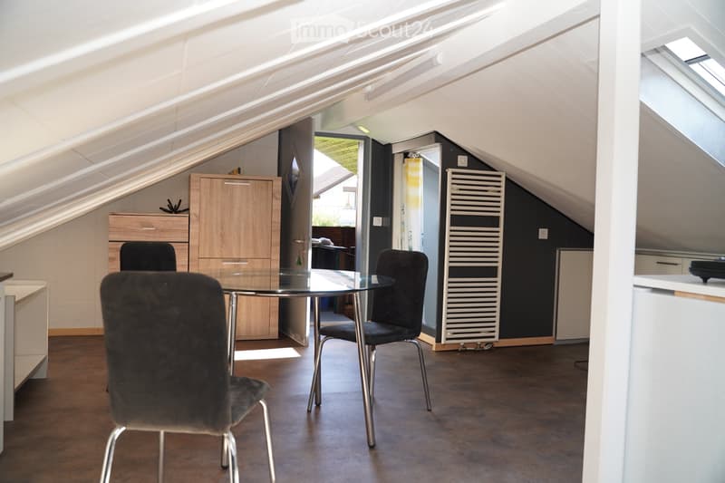 Möblierte 1 Zimmer - Dachgeschoss - Wohnung in ruhiger Lage. (2)