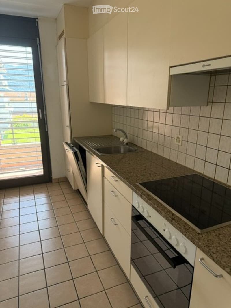 Caslano Wohnung 4,5 Zimmer mit zwei Badezimmern und Balkon (2)