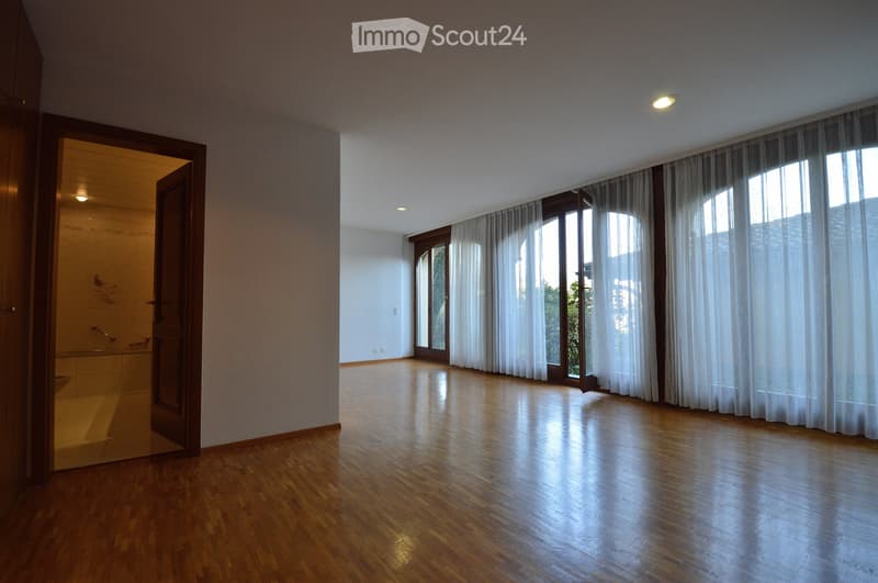 Affittasi importante villa immersa in un vigneto (3)