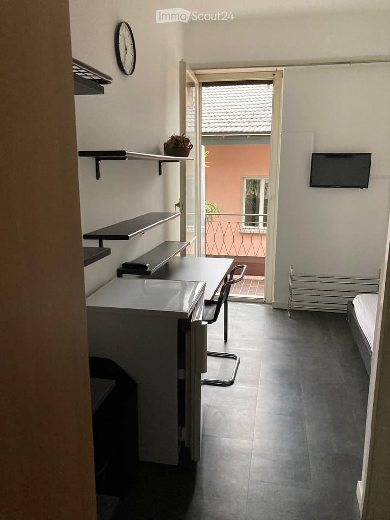 Einzelnes, unabhängiges Zimmer (2)