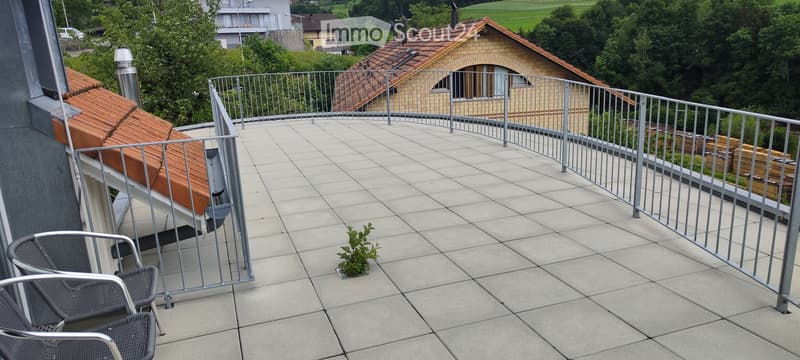 3 Zimmer Dachgeschoss Wohnung, Dachterasse 45m2 Lobsigen (1)