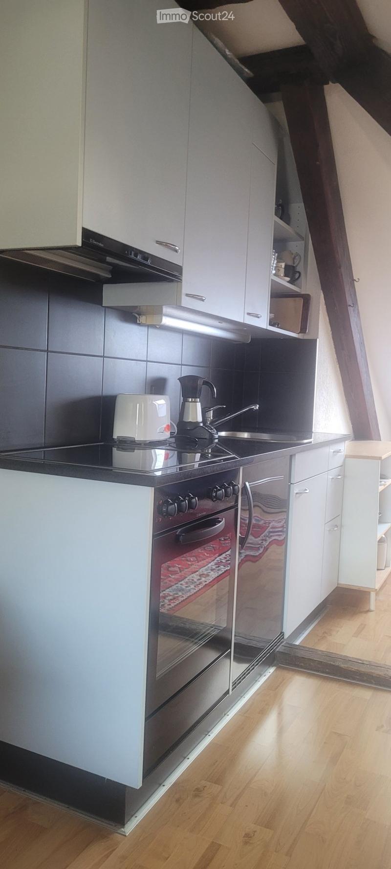 2.5-Zimmer Dachwohnung mit Balkon, möbliert, ab 1. Oktober (2)