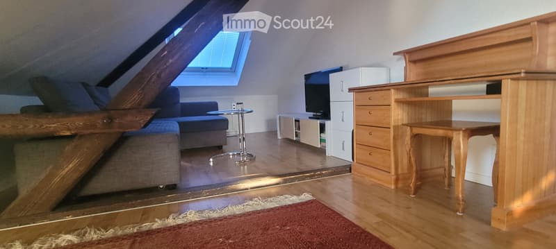 2.5-Zimmer Dachwohnung mit Balkon, möbliert, ab 1. Oktober (5)