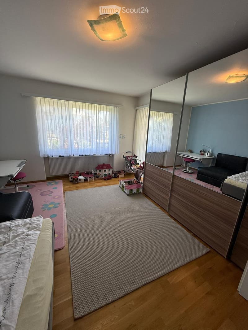 Eckreihenhaus mit grossem Garten und Garage (5)