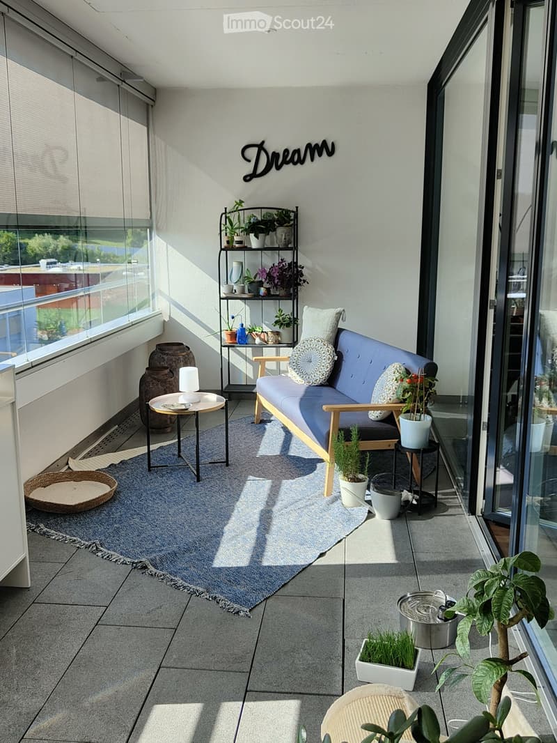 Bright 3 1/2 rooms with 2 bathrooms, laundry tower, large kitchen etc. (2)