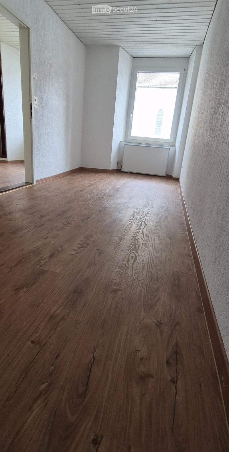 4.5 rooms, 120 m² for rent 1075 Fr + 135 Fr charges (5)