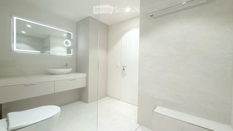 2.5-Zimmer-Wohnung mit traumhafter Aussicht in Brunnen (4)