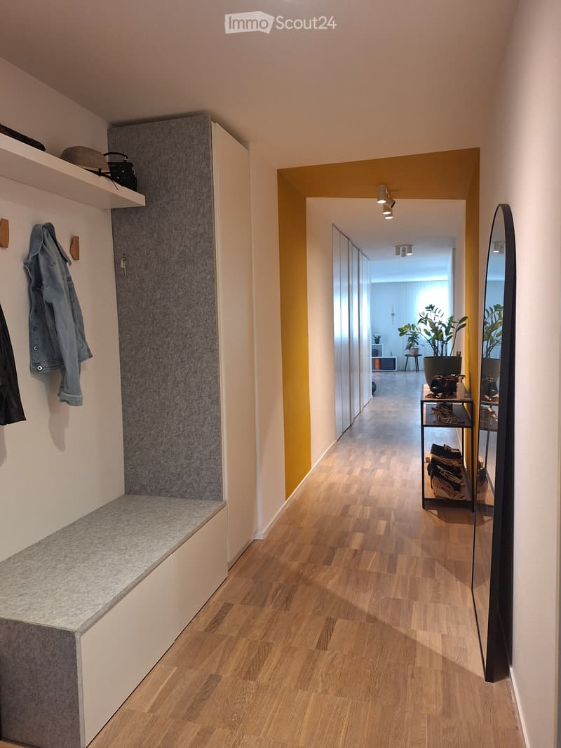 Bright 4.5-room apartment with breathtaking lake and mountain views (2)